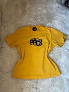 Vintage Abercrombie & fitch humor graphic six pack men’s yellow t shirt